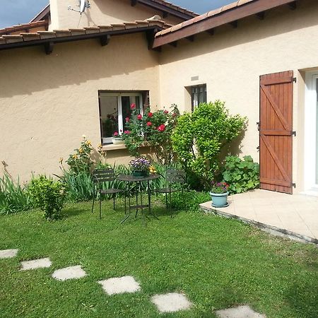 Marievalerianne Hotel Mirefleurs Bagian luar foto