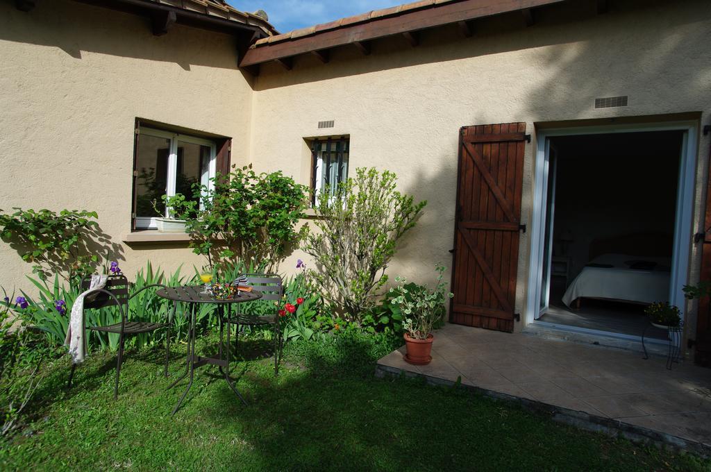 Marievalerianne Hotel Mirefleurs Bagian luar foto
