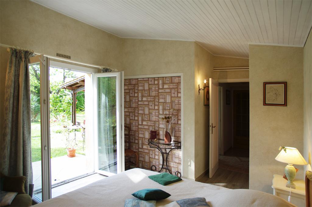 Marievalerianne Hotel Mirefleurs Bagian luar foto
