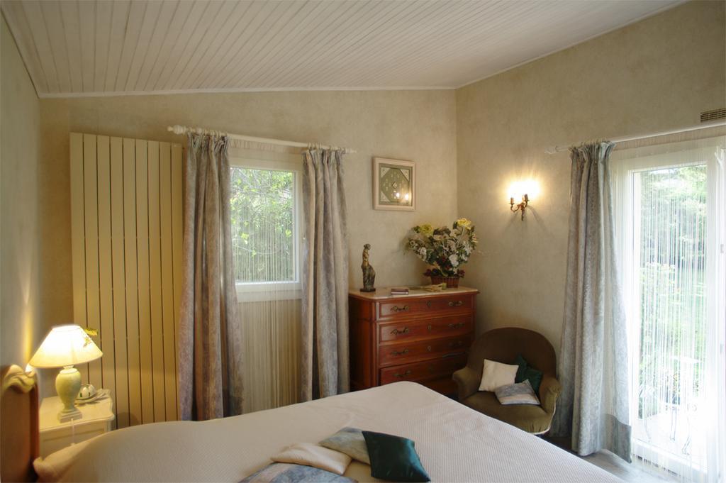 Marievalerianne Hotel Mirefleurs Bagian luar foto
