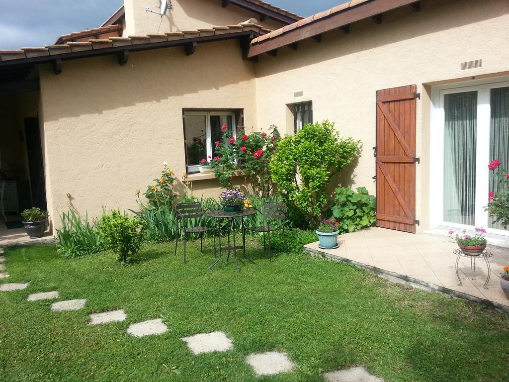 Marievalerianne Hotel Mirefleurs Bagian luar foto
